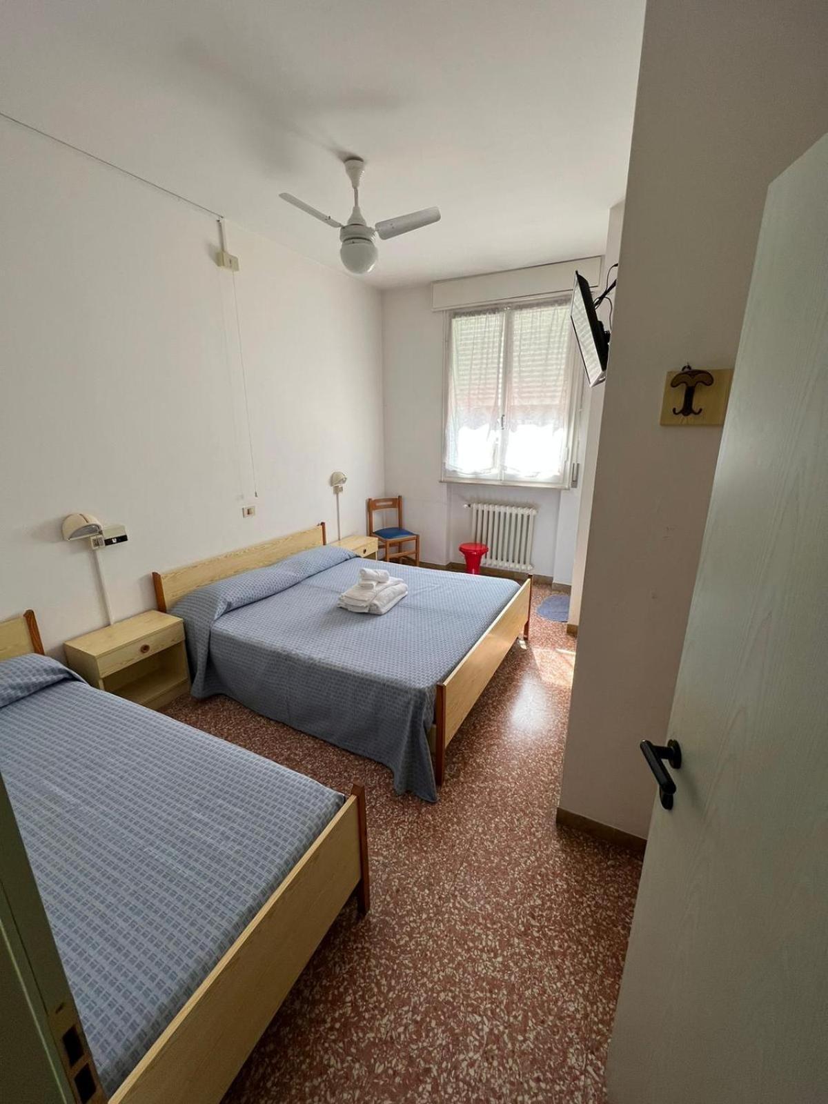 Hotel Maddalena Marina di Ravenna Pokoj fotografie